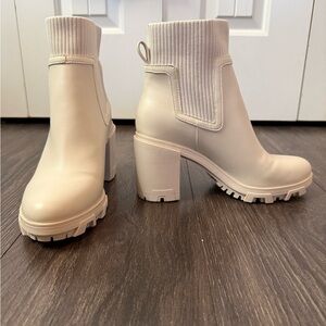 Mix No. 6 Ivory Cream Heeled Lug Sole Chelsea Boots - Size 8